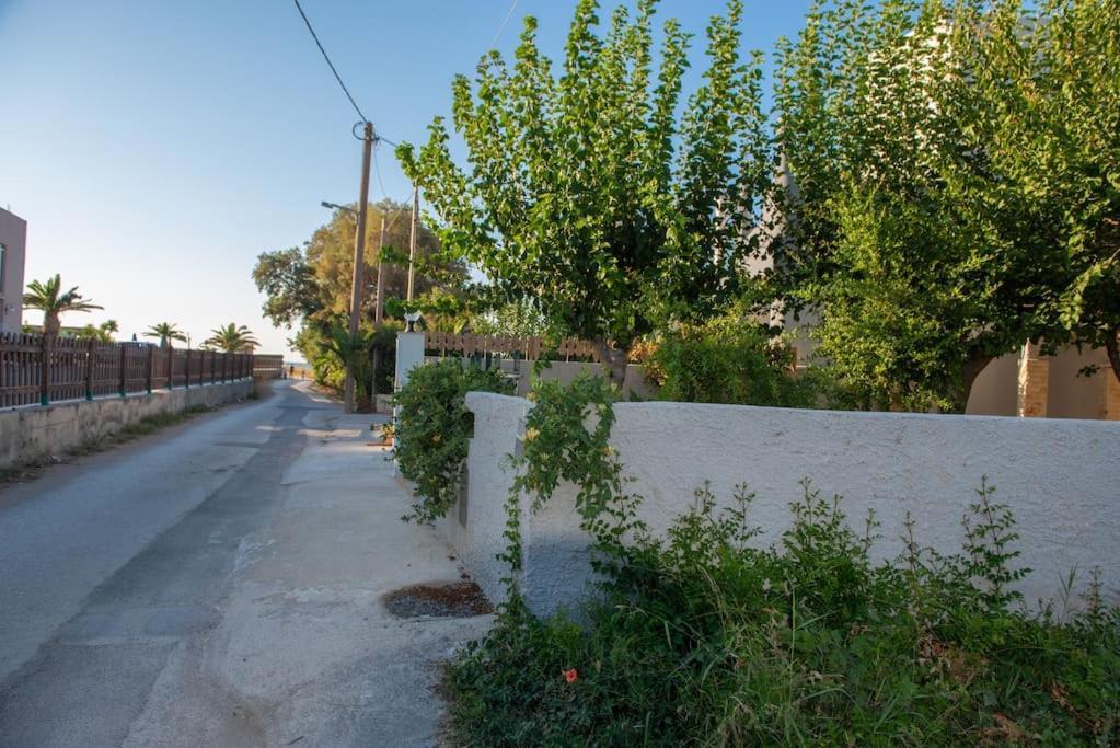 Rania 's House, Next To The Beach. Ferienhaus Amoudara Lasithiou